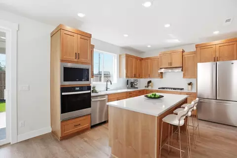 Kitchen - 1318 E Luna St, Newberg, OR 97132 photo 1 of 1
