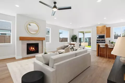 Living - 1318 E Luna St, Newberg, OR 97132 photo 1 of 1