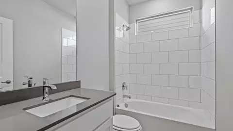 Bath - 1935 Jackson St, Cleburne, TX 76033 photo 3 of 10