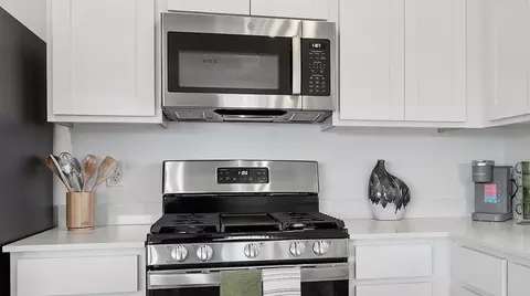 Kitchen - 901 Albarossa Ave, Lowell, AR 72745 photo 4 of 5