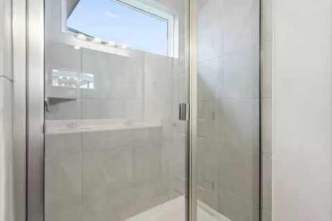 Bath - 6570 Marsh Ln, Buda, TX 78610 photo 2 of 4