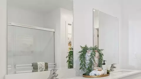 Bath - 1768 E Bolinger Way, Dinuba, CA 93618 photo 5 of 5