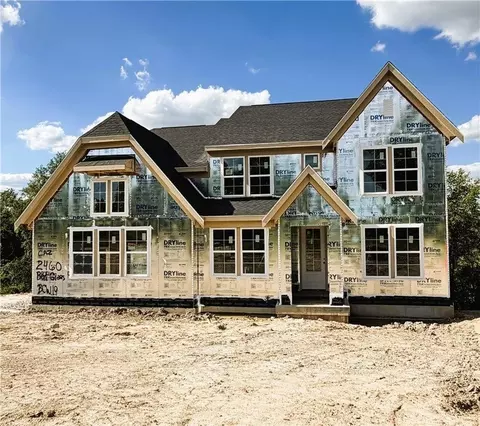 2460 Bent Grass Dr, Beavercreek, OH 45431