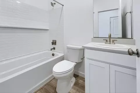 Bath - 274 Nadine St, Merced, CA 95341 photo 1 of 3