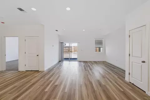 Living - 274 Nadine St, Merced, CA 95341 photo 1 of 2