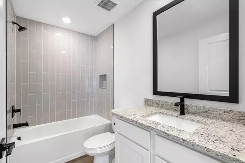 Bath - Undisclosed, Spring Hill, FL 34609 photo 2 of 2