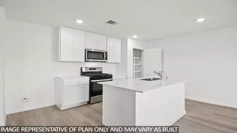 Kitchen - 930 Sutherland Falls St, Conroe, TX 77303 photo 2 of 4