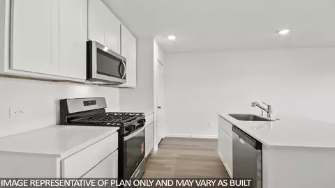 Kitchen - 930 Sutherland Falls St, Conroe, TX 77303 photo 3 of 4
