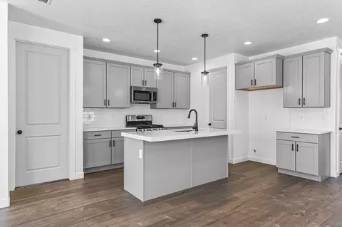 Kitchen - 1948 N Ostler Peak Rd, Daniel, UT 84032 photo 2 of 2