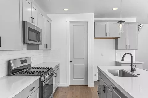 Kitchen - 1948 N Ostler Peak Rd, Daniel, UT 84032 photo 1 of 2