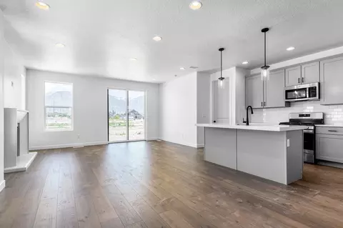 Living - 1948 N Ostler Peak Rd, Daniel, UT 84032 photo 3 of 3