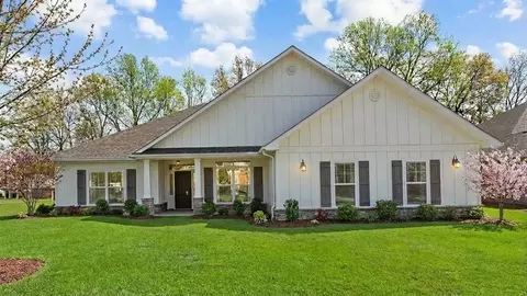 6601 Palm Pointe Dr, Ocean Springs, MS 39564