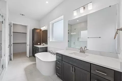 Bath - 122 Alvin Dr, Buda, TX 78610 photo 3 of 6