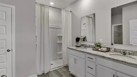 Bath - 1235 Eidson St, Athens, AL 35611 photo 5 of 6