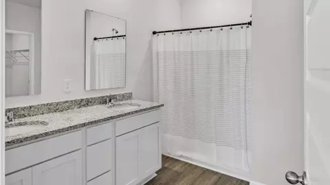 Bath - 1235 Eidson St, Athens, AL 35611 photo 2 of 3