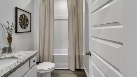 Bath - 1235 Eidson St, Athens, AL 35611 photo 2 of 6