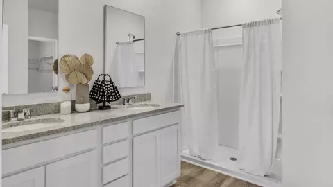 Bath - 1235 Eidson St, Athens, AL 35611 photo 6 of 6