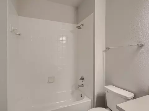 Bath - 11432 Wulstone Rd, Haslet, TX 76052 photo 4 of 10
