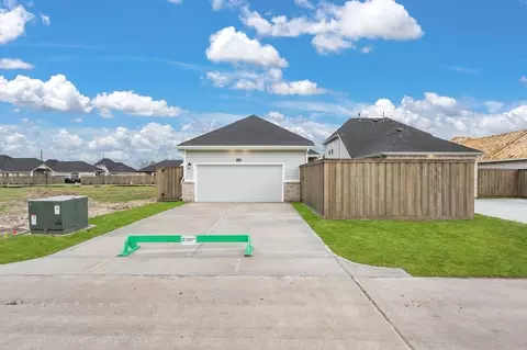 11820 S Pavillion Dr, Mont Belvieu, TX 77580