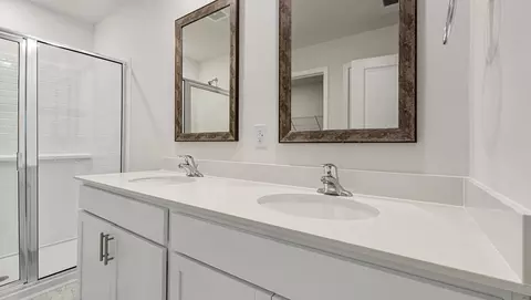 Bath - 101 Sunriff Ct, Greer, SC 29651 photo 3 of 6
