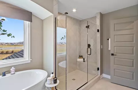 Bath - 2705 Buckridge Dr, Cincinnati, OH 45233 photo 3 of 8