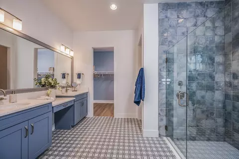 Bath - 14816 Rider Pass Dr, Lithia, FL 33547 photo 2 of 4