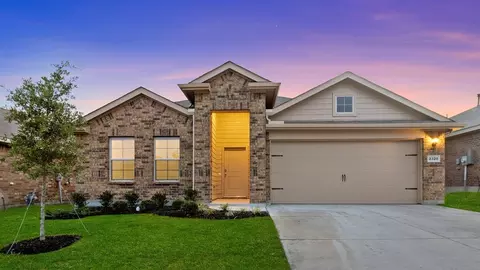 565 Sterling Thicket Ln, Krum, TX 76249