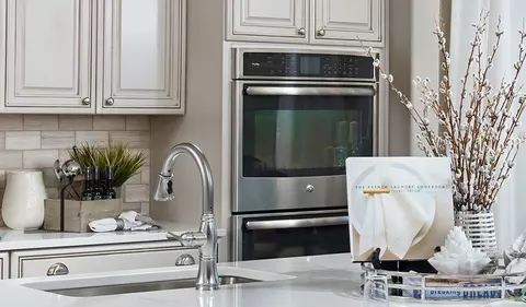 Kitchen - 1813 E Antonio Dr, Lake Point, UT 84074 photo 4 of 8