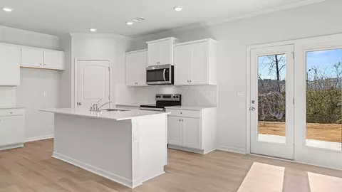 6657 Parsons St, Flowery Branch, GA 30542