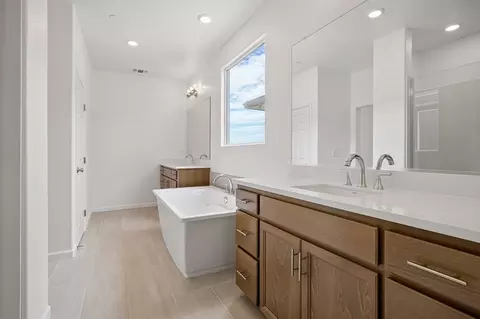 Bath - 2448 Black Stallion St, Tracy, CA 95377 photo 4 of 4
