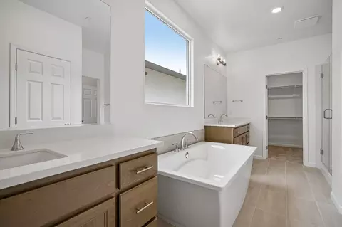 Bath - 2448 Black Stallion St, Tracy, CA 95377 photo 3 of 4