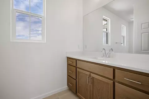 Bath - 2448 Black Stallion St, Tracy, CA 95377 photo 2 of 4