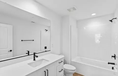 Bath - 4236 E Flutter Privado, Ontario, CA 91761 photo 3 of 3