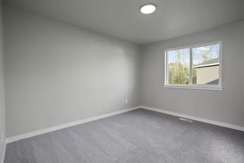Bedroom - 19276 SW Marshmallow Pl, Bend, OR 97702 photo 2 of 10