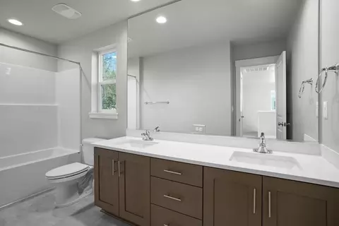 Bath - 19276 SW Marshmallow Pl, Bend, OR 97702 photo 7 of 7