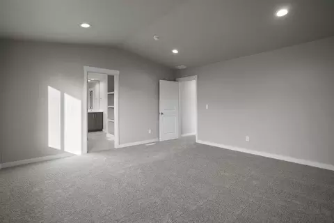 Bedroom - 19276 SW Marshmallow Pl, Bend, OR 97702 photo 8 of 10