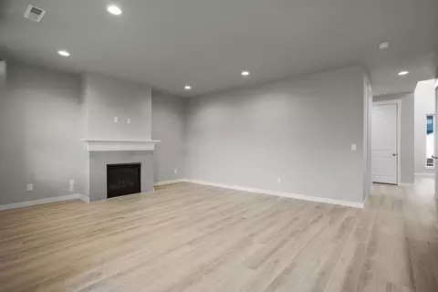 Living - 19276 SW Marshmallow Pl, Bend, OR 97702 photo 3 of 4