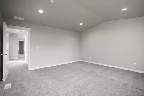 Bedroom - 19276 SW Marshmallow Pl, Bend, OR 97702 photo 4 of 10