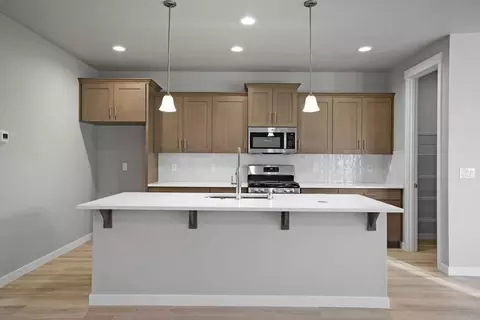 Kitchen - 19276 SW Marshmallow Pl, Bend, OR 97702 photo 5 of 6