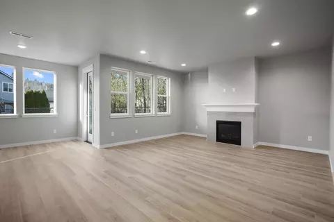 Living - 19276 SW Marshmallow Pl, Bend, OR 97702 photo 4 of 4