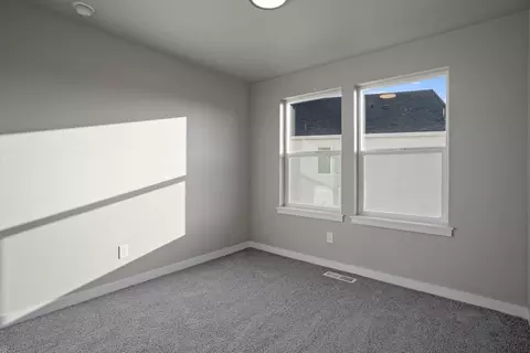 Bedroom - 19276 SW Marshmallow Pl, Bend, OR 97702 photo 3 of 10