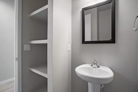 Bath - 19276 SW Marshmallow Pl, Bend, OR 97702 photo 5 of 7
