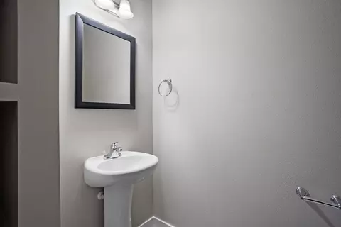 Bath - 19276 SW Marshmallow Pl, Bend, OR 97702 photo 6 of 7