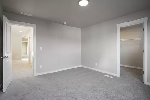 Bedroom - 19276 SW Marshmallow Pl, Bend, OR 97702 photo 5 of 10
