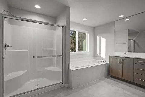 Bath - 19276 SW Marshmallow Pl, Bend, OR 97702 photo 3 of 7