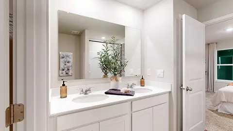 Bath - 6655 Silverleaf St, Papillion, NE 68133 photo 4 of 7