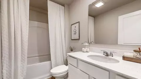 Bath - 6655 Silverleaf St, Papillion, NE 68133 photo 6 of 7