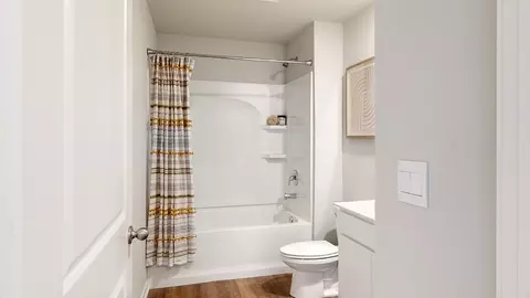 Bath - 6655 Silverleaf St, Papillion, NE 68133 photo 3 of 7