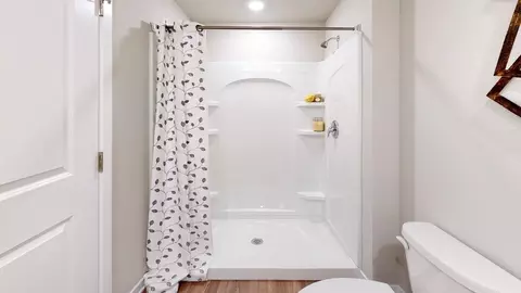 Bath - 6655 Silverleaf St, Papillion, NE 68133 photo 2 of 7