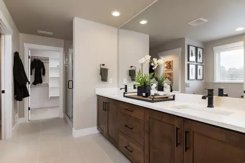 Bath - 19276 SW Marshmallow Pl, Bend, OR 97702 photo 3 of 5